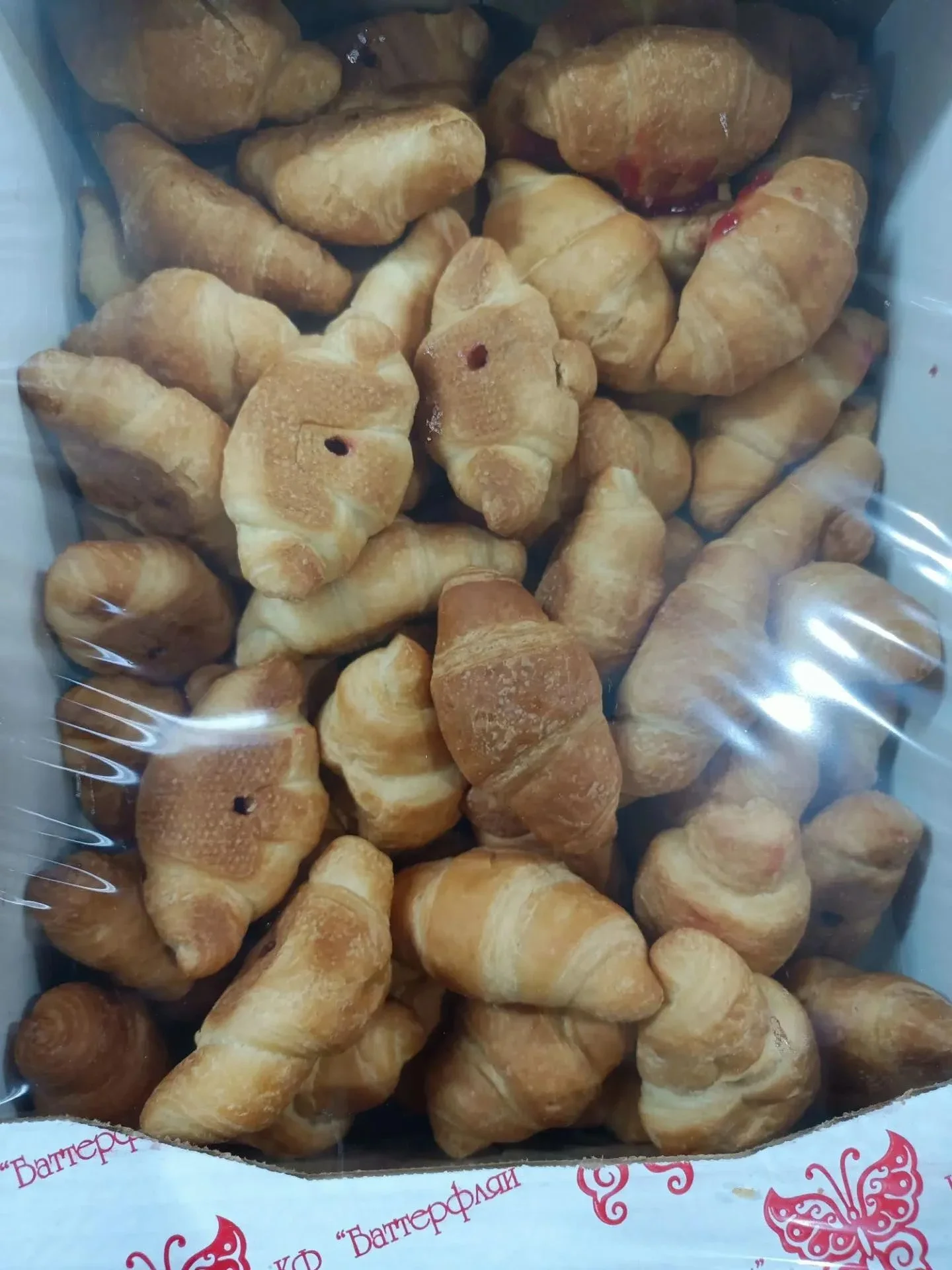 Круассан мини с вишней 1,7 кг