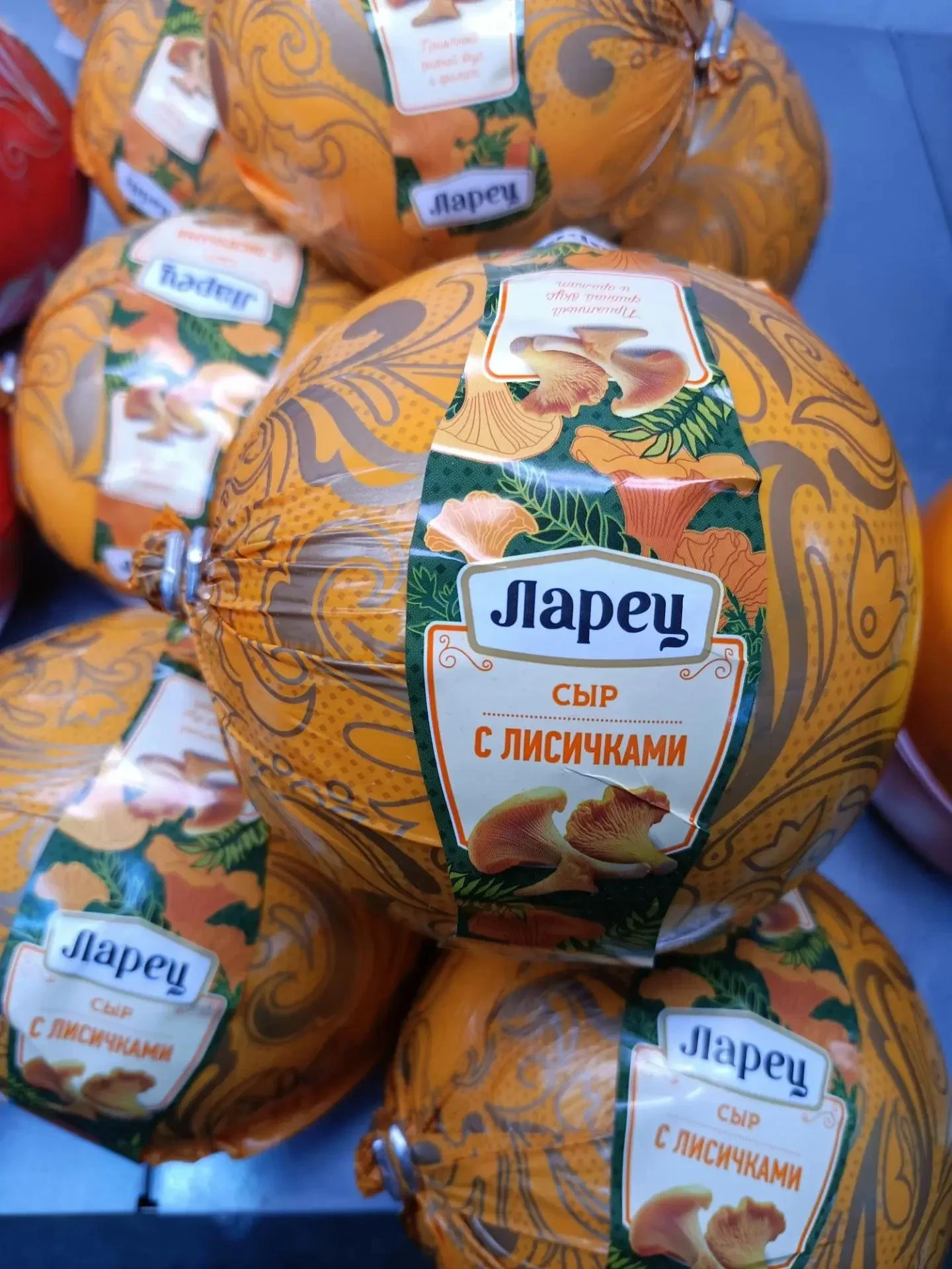 Сыр Ларец с лисичками 45%